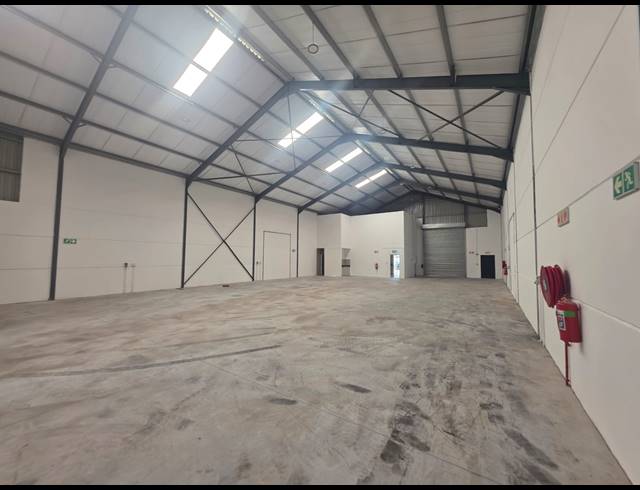 507M² WAREHOUSE TO LET IN FIRGROVE INDUSTRIAL ESTATE